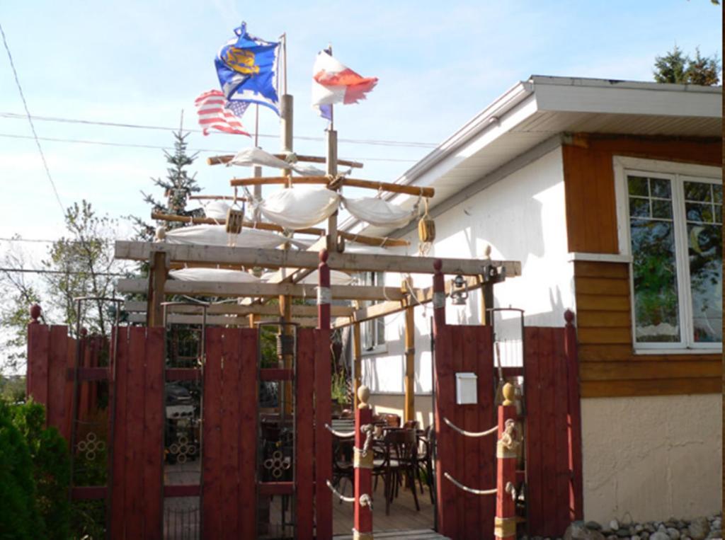L'Oasis Du Pirate Bed & Breakfast Levis Exterior photo